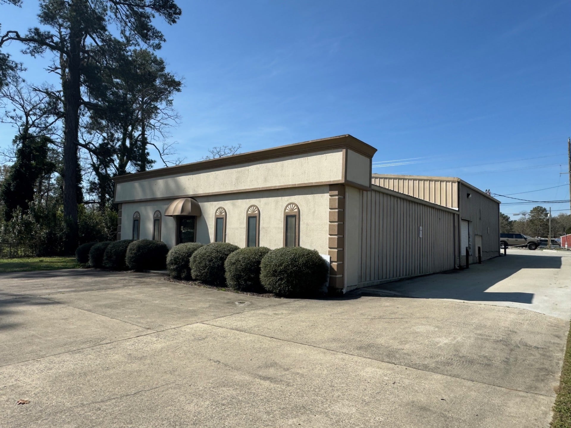 6855 Hawkinsville Road - The Summit Group